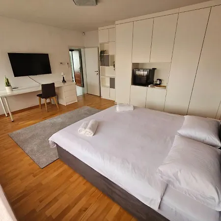Comfort Remiza - Free Private Parking - Self Check-in Guest house Zagreb